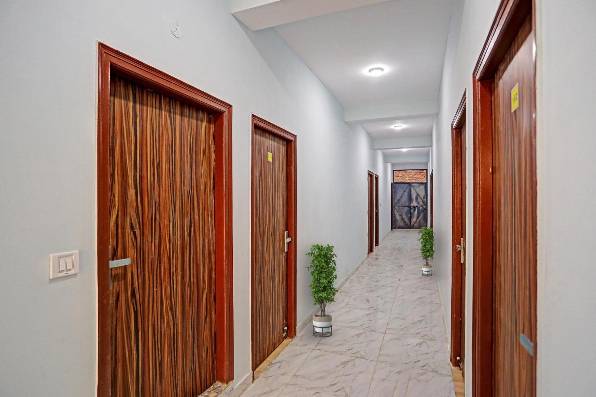 Hotel O Surya Gold Guest House Najafgarh Exteriér fotografie